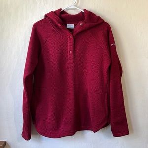 Women’s Columbia quarter button sweatshirt.